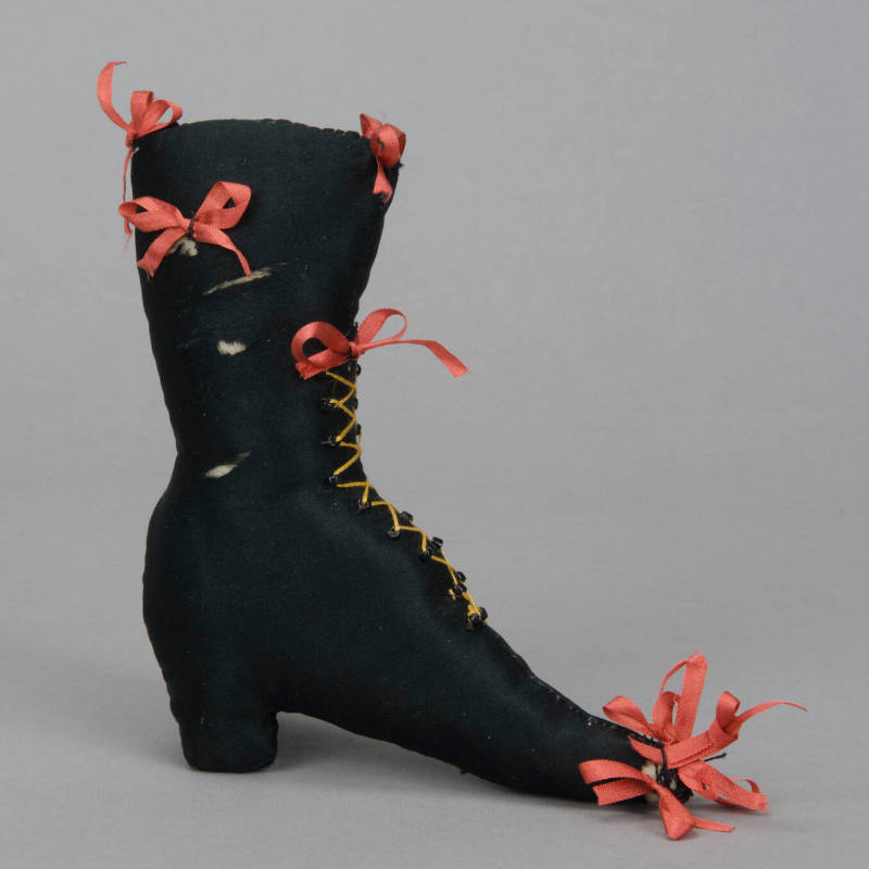 Boot pin cushion