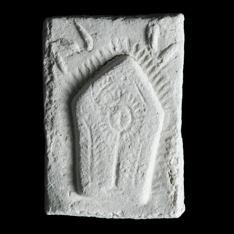 Sacred clay tablet with pentagonal shape containing monstrance 