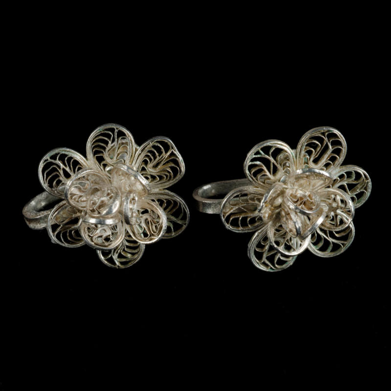 Flower earrings