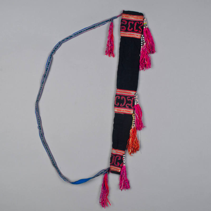 Cloth carrier for shaman's staff