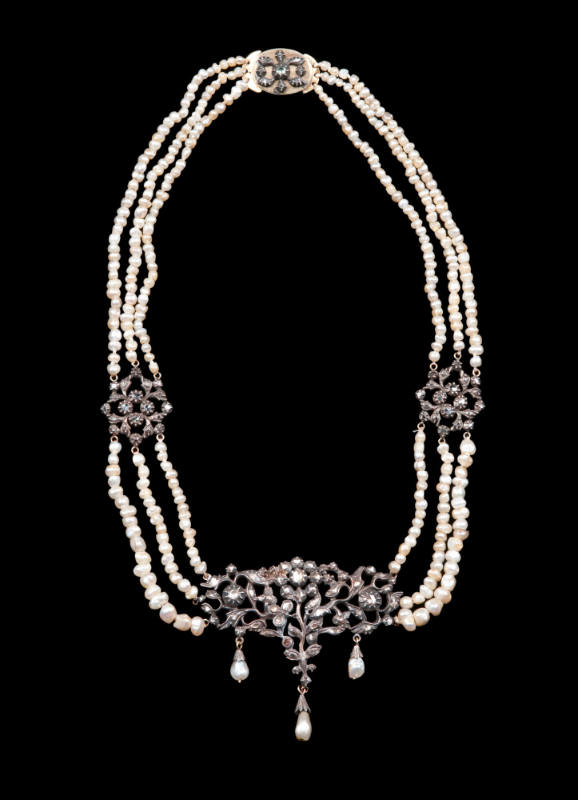 Box with Necklace