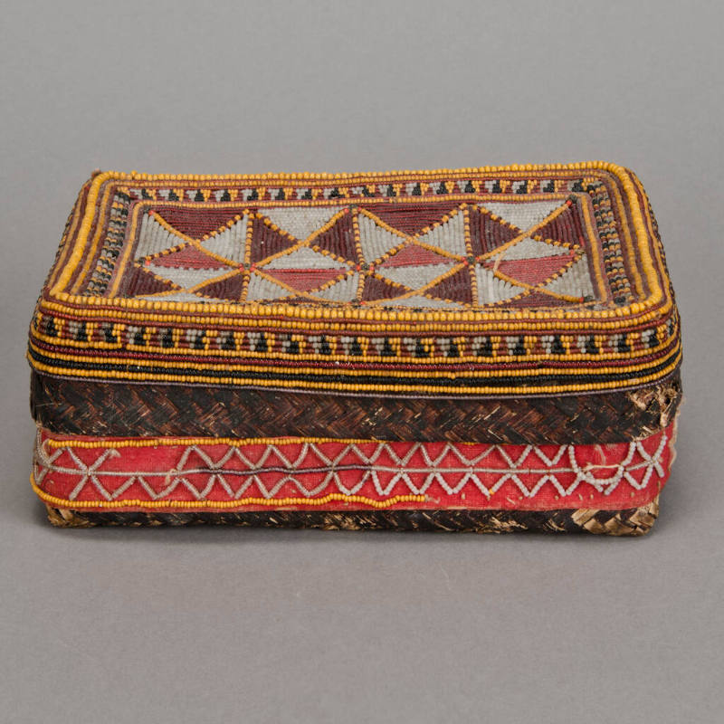 Beaded basket with lid