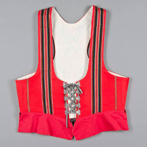 Rödrangdigt liv (red-striped bodice)