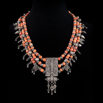 Necklace with powerful coral beads