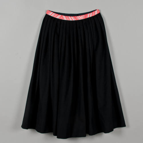 Leksandsdrakt: Skirt