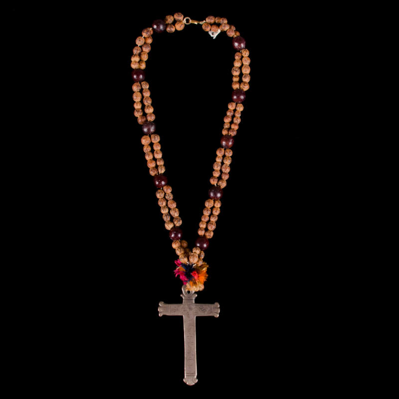 Necklace with tepejilate seeds