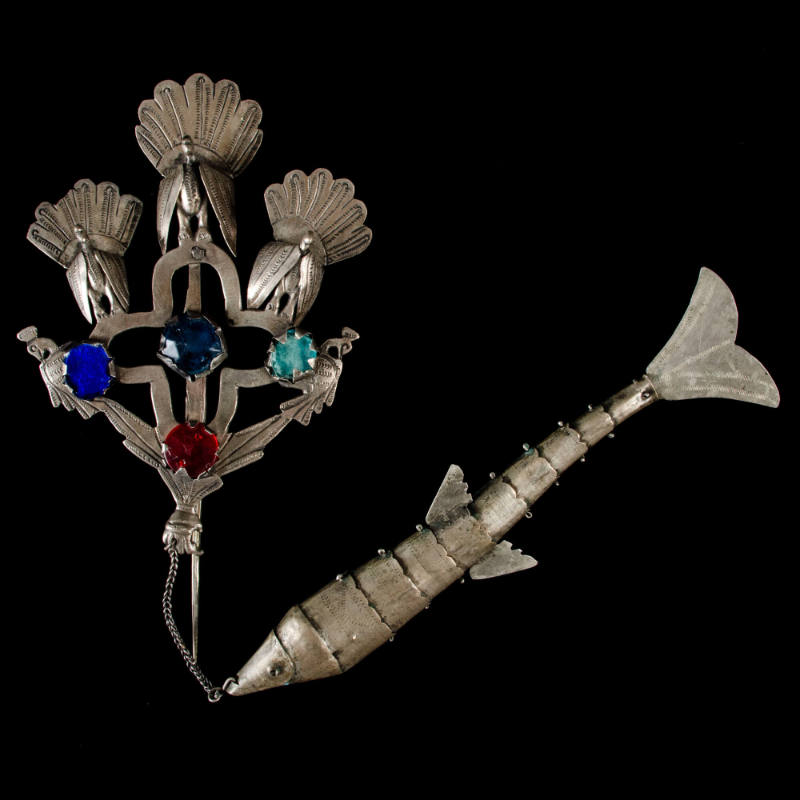 Pin with peacocks and articulated fish pendant