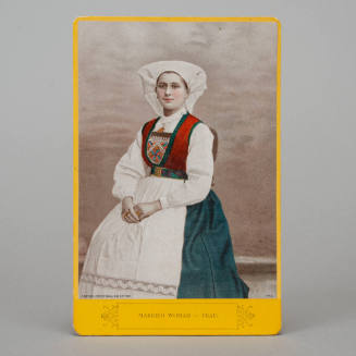 Souvenir photograph: Married woman-Frau