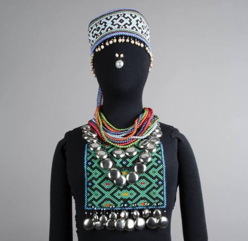 Jewelry Ensemble with Pectoral (Pechera), Headdress (Maiti), Nose accessory, (Rexo), & Necklaces (Teoti)