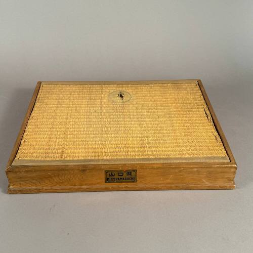 Miss Yamaguchi's original tatami mat stand