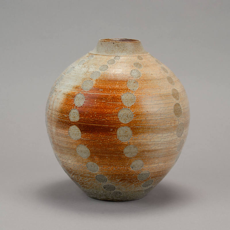 Vase with circles