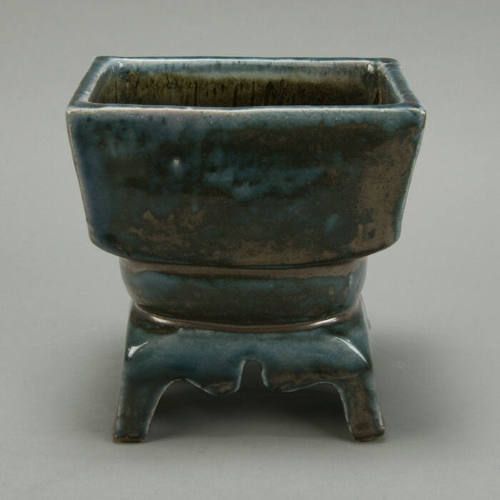 Rectangular footed stoneware vessel