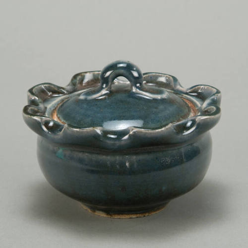Small scalloped bowl with lid