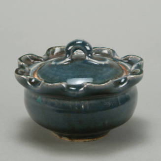 Small scalloped bowl with lid
