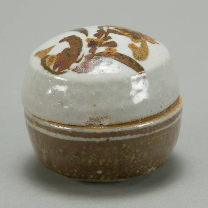 Cream bowl with brown design on lid