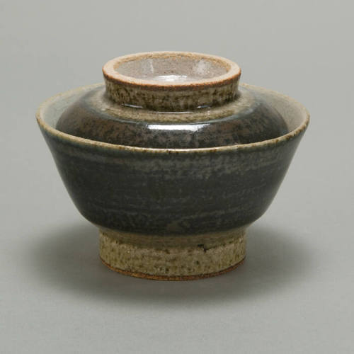 Covered stoneware rice bowl with blue glaze