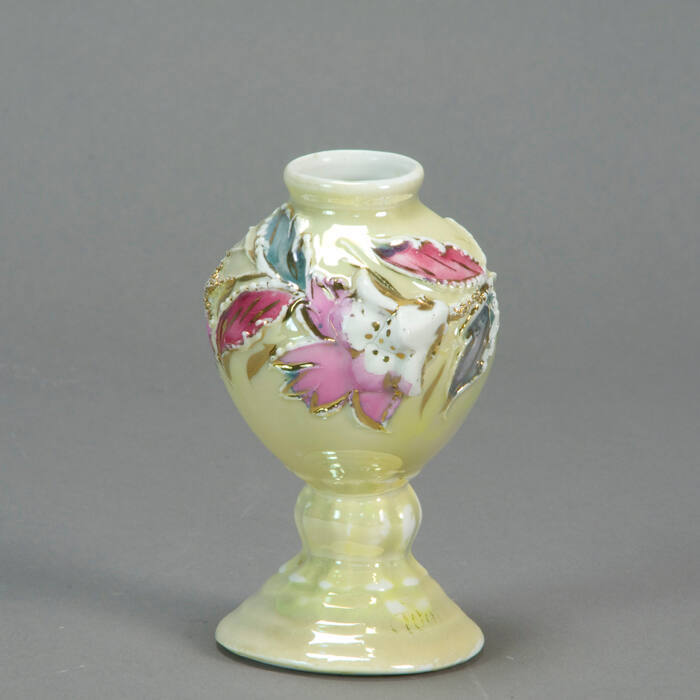 Mate Cup with Floral Decoration