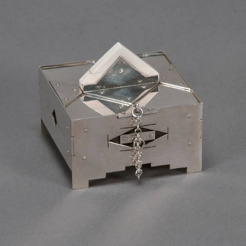 Personal box with lid