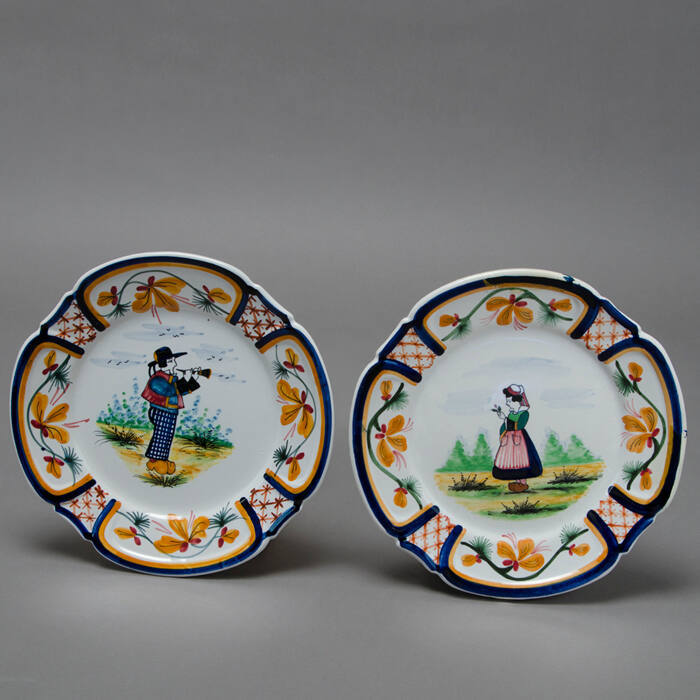 Pair of plates