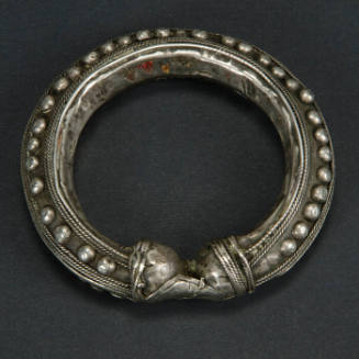 Upper arm bracelet