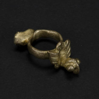 Ring with bird figure