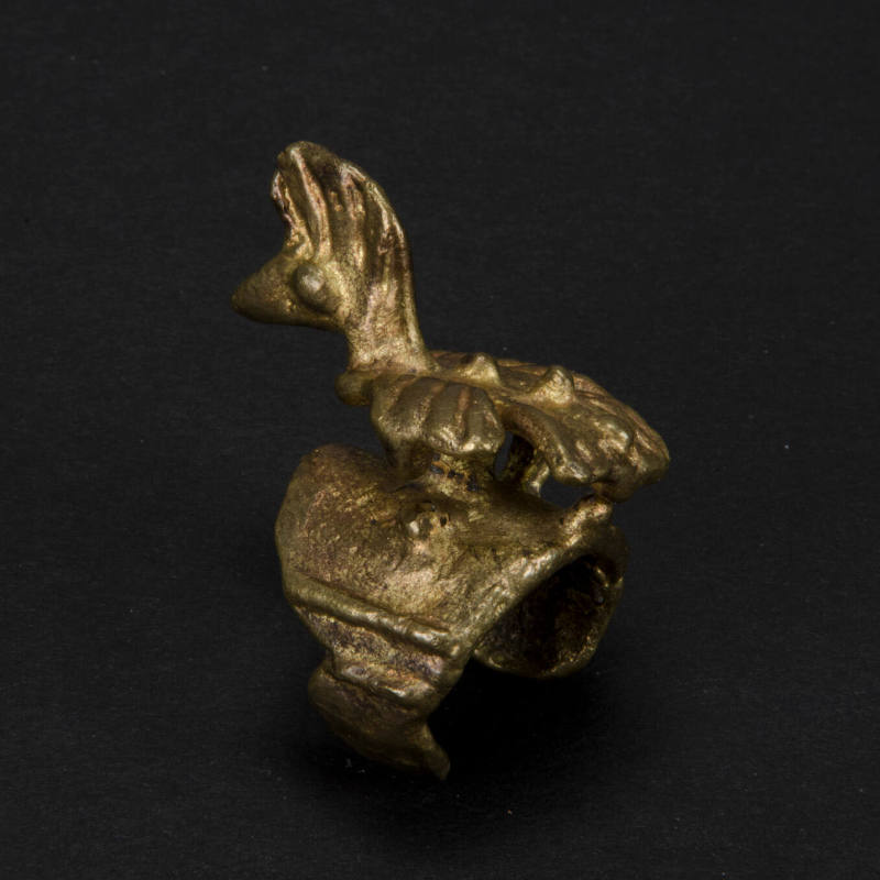 Ring with bird figure