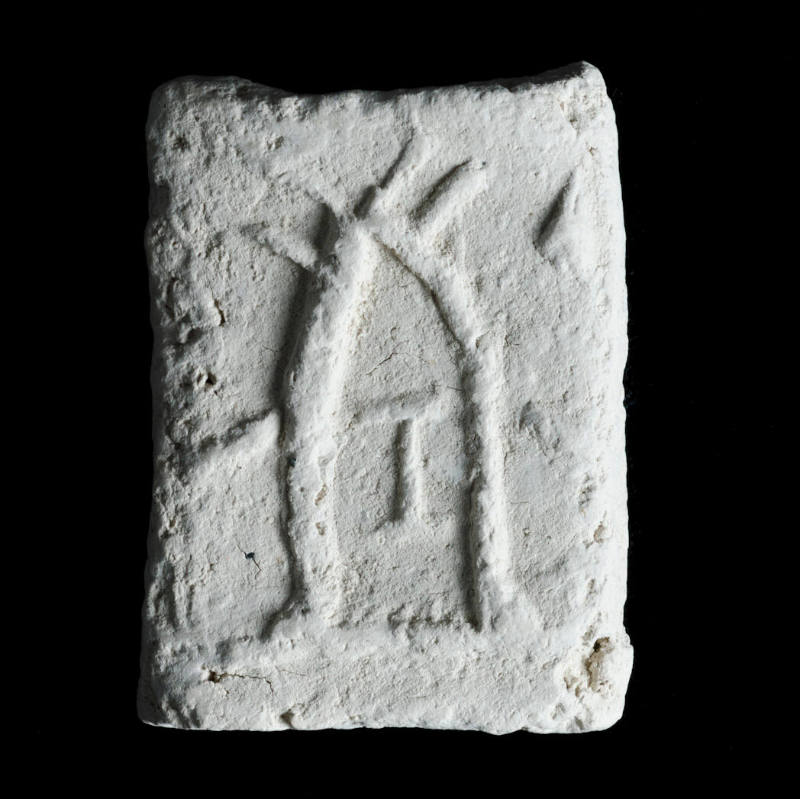 Sacred clay tablet with letter "I" in pointed arch