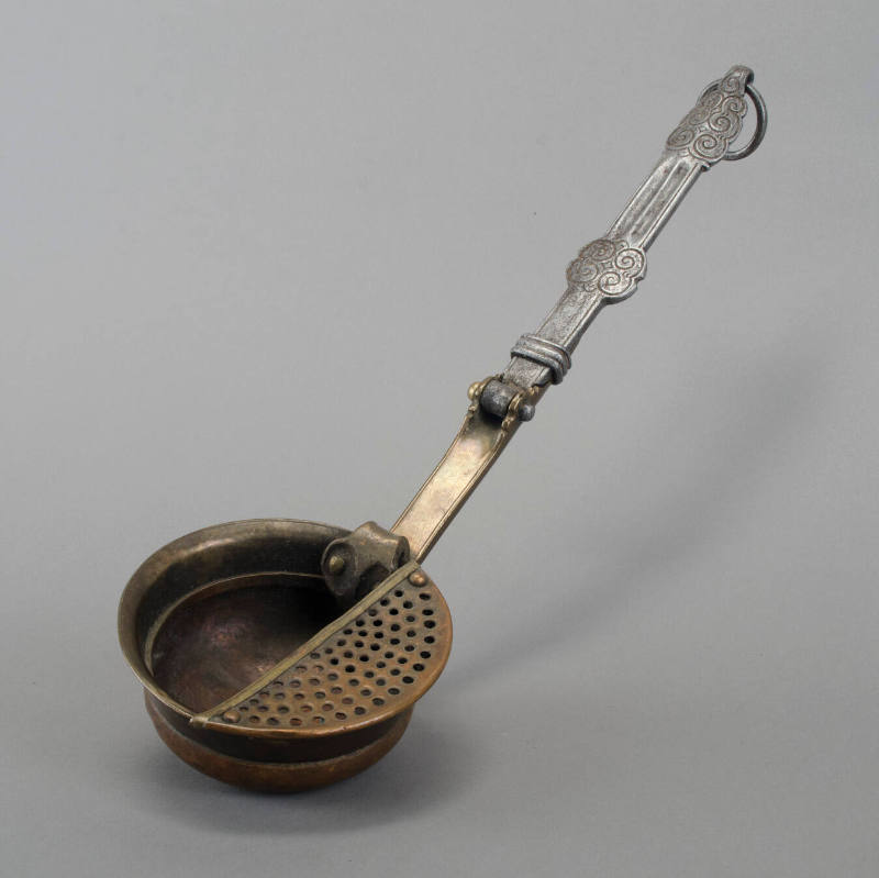 Tea ladle with sieve