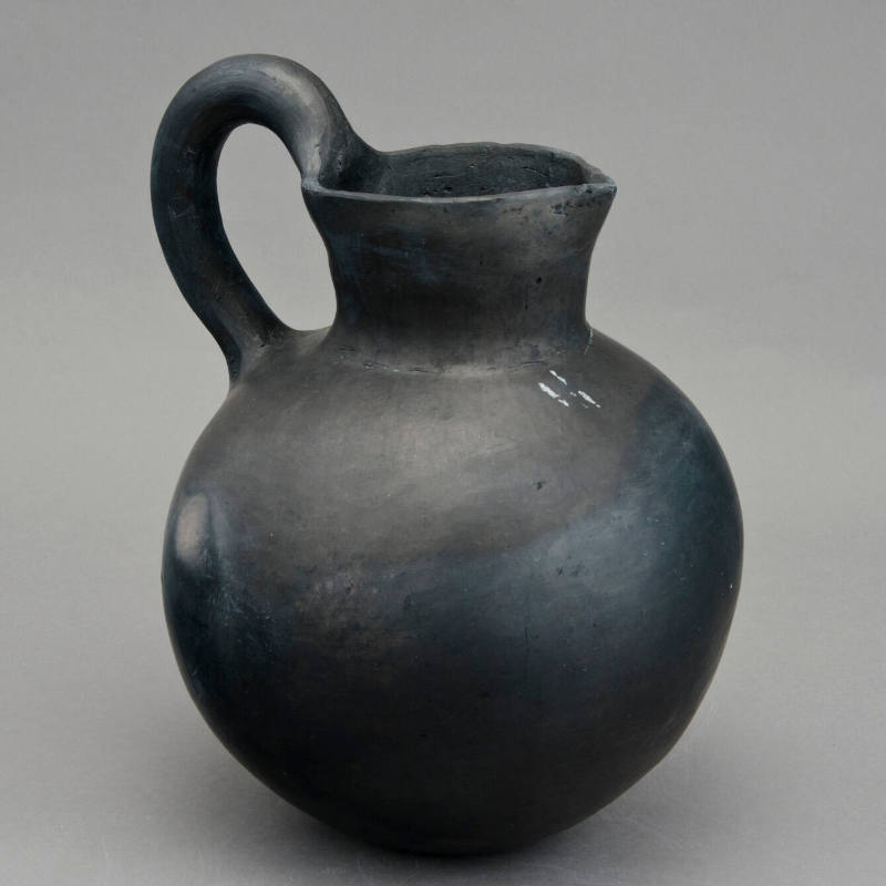 Round Pitcher with Handle