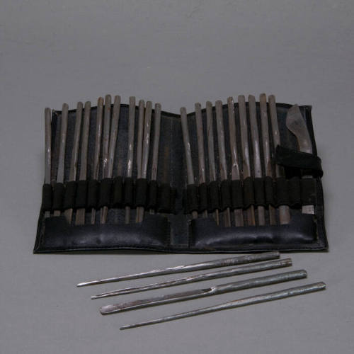 Tatah, Wayang carving tool set and case